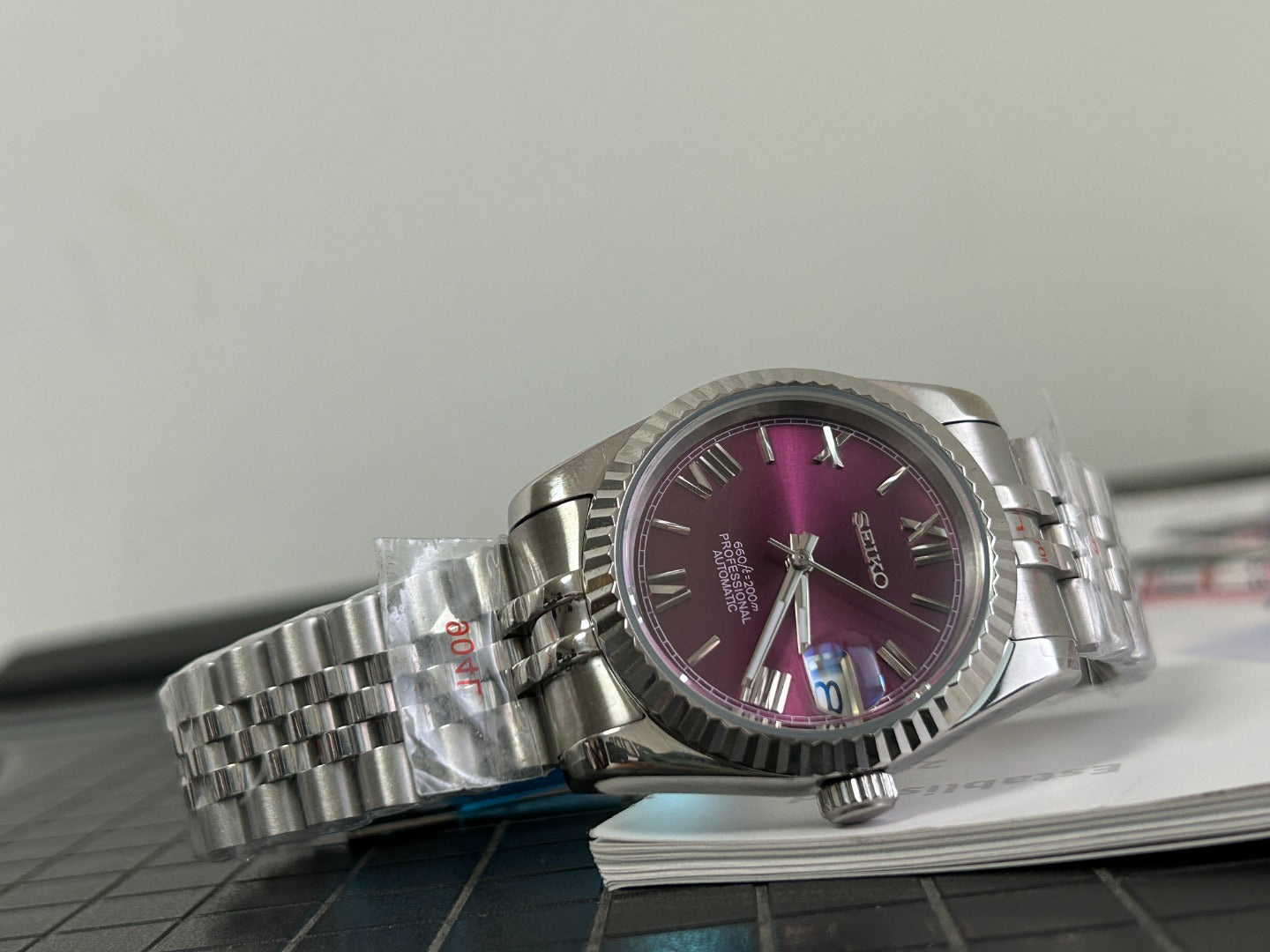 Seiko Bordeaux – 40mm Silver Maroon